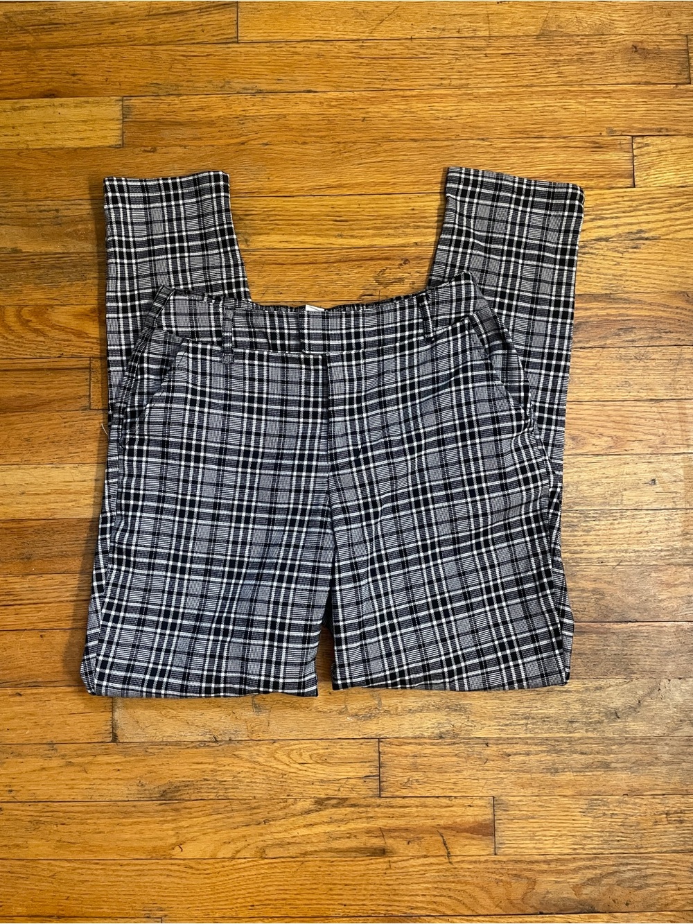Black & Gray Plaid Straight-Leg Pants